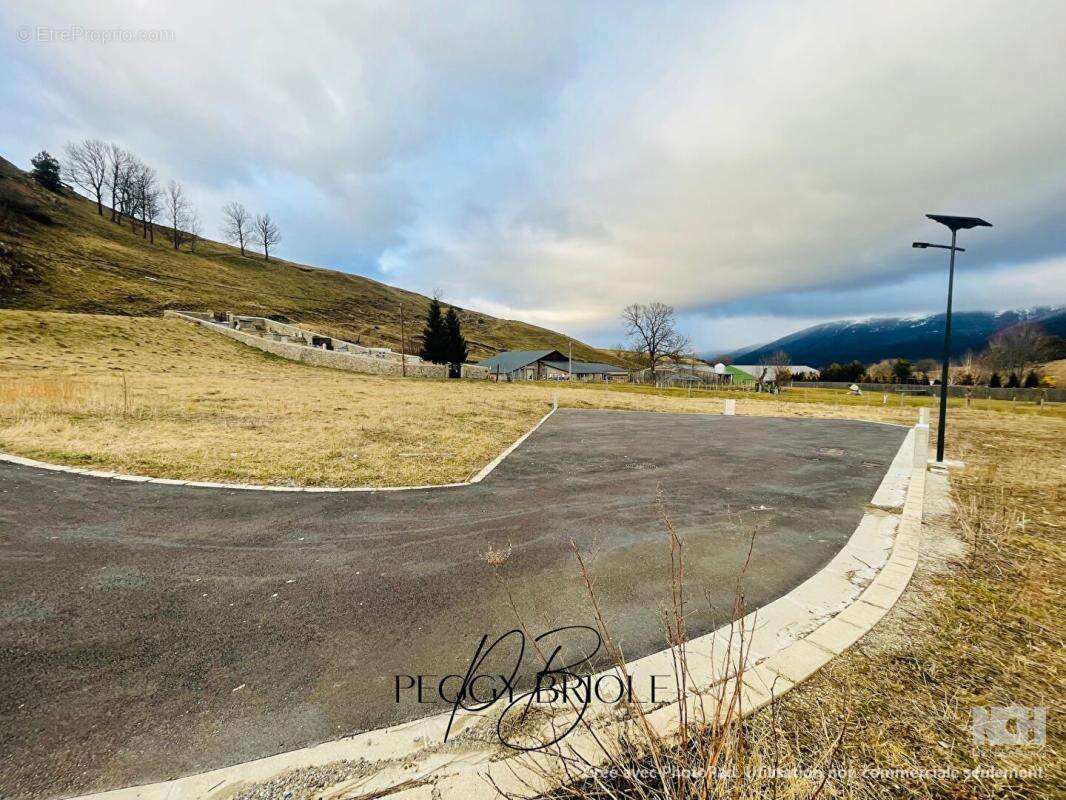 Terrain constructible viabilisé de 419m² à Fontrabiouse (66210) - photo 2