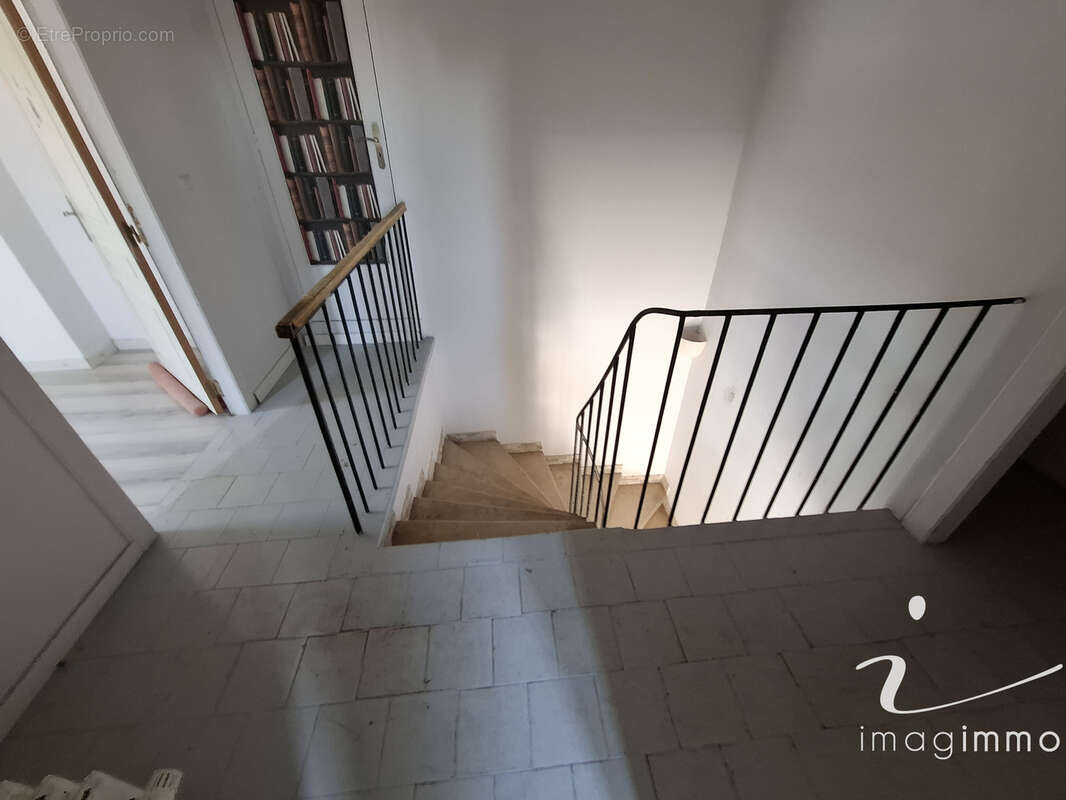 Maison de village de type avec 3 chambres, 2 pièces d'eau et une cour ! - photo 7