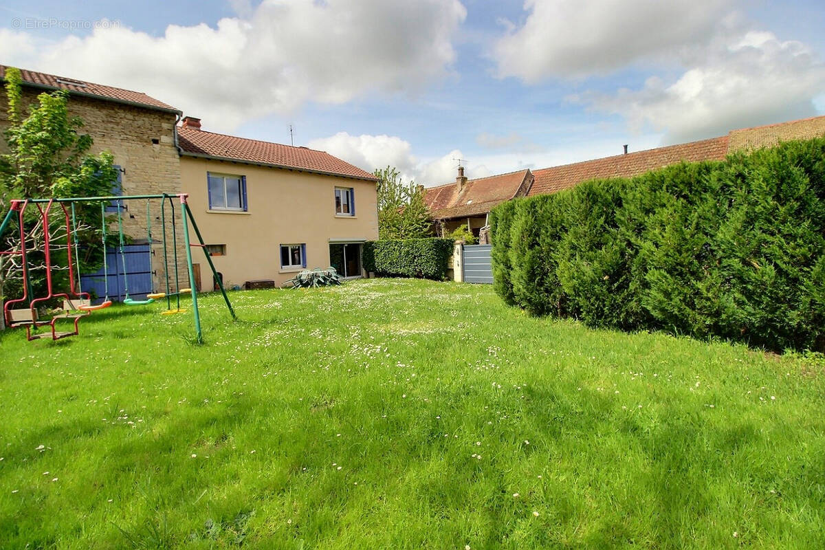 Maison à CHISSEY-LES-MACON