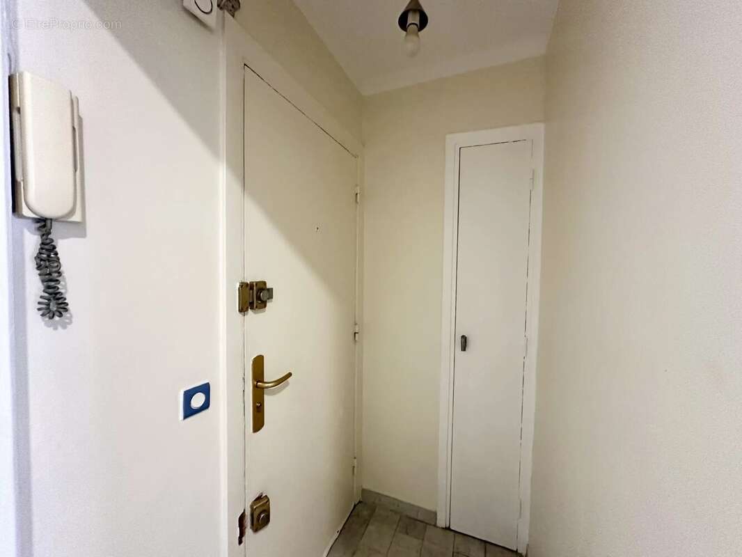 À VENDRE NICE– Studio 31 m² avec balcon, refait à neuf, au calme - photo 10
