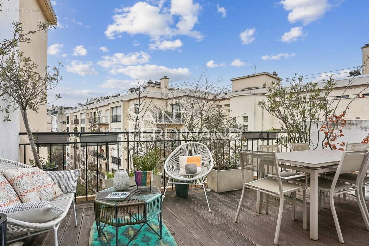 Appartement à NEUILLY-SUR-SEINE