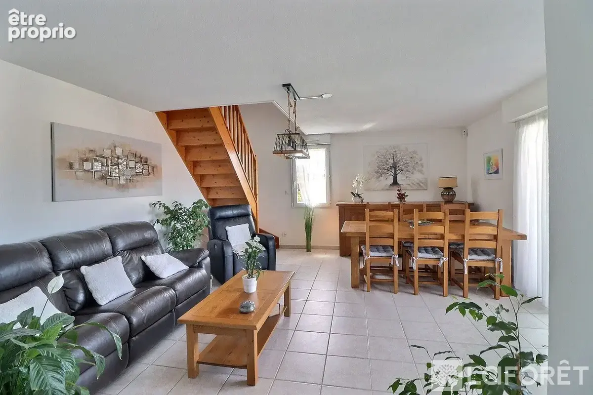 Hyeres-F4 -Dernier étage -Garage + 2 stationnements privatifs -Terrasse - photo 2