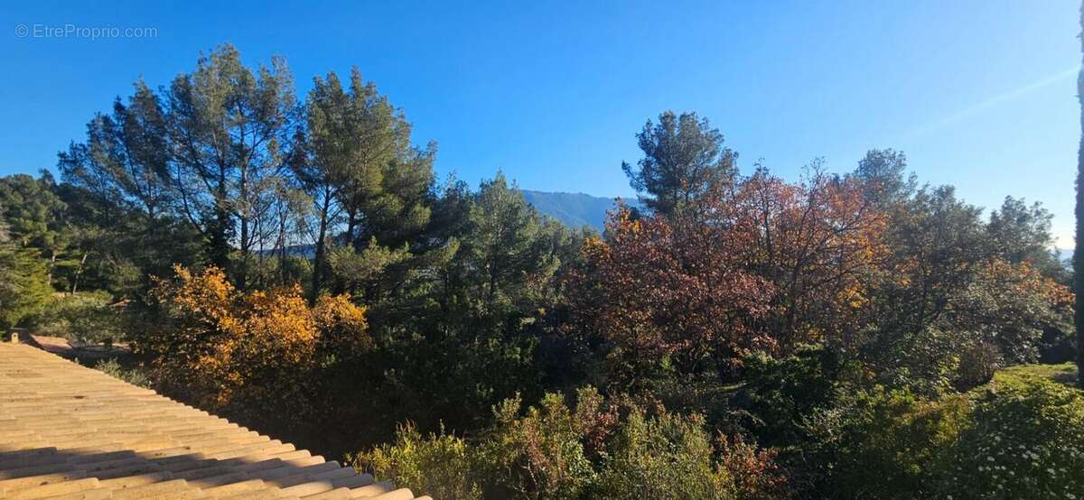 Maison à LE REVEST-LES-EAUX