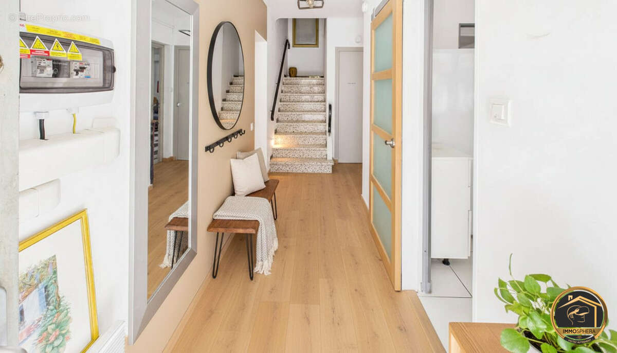 Entrée Après - Maison à ROQUEFORT-DES-CORBIERES