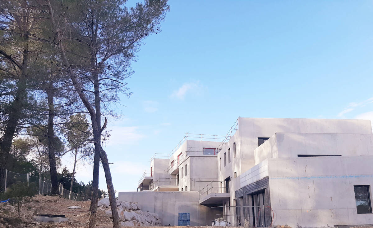 Appartement à SAINT-CLEMENT-DE-RIVIERE