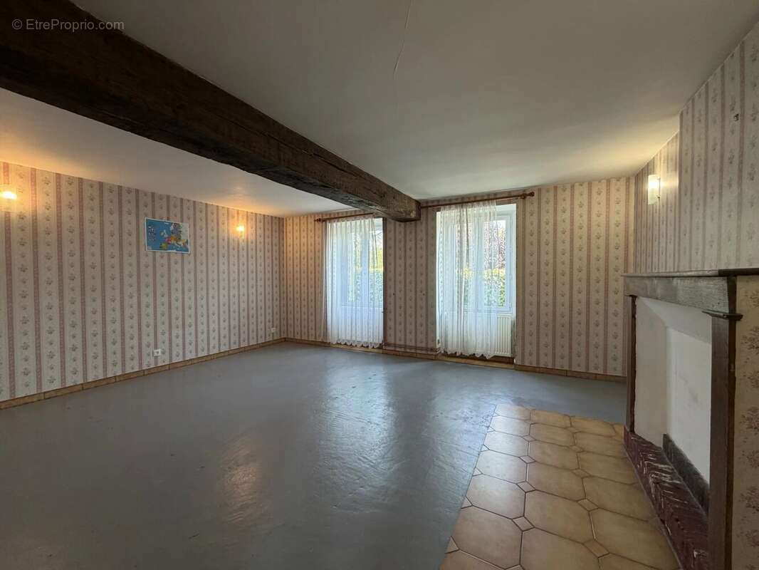 À 10 min d'Auxerre - Maison familiale de 158 m² dans un bourg avec commerces - photo 4