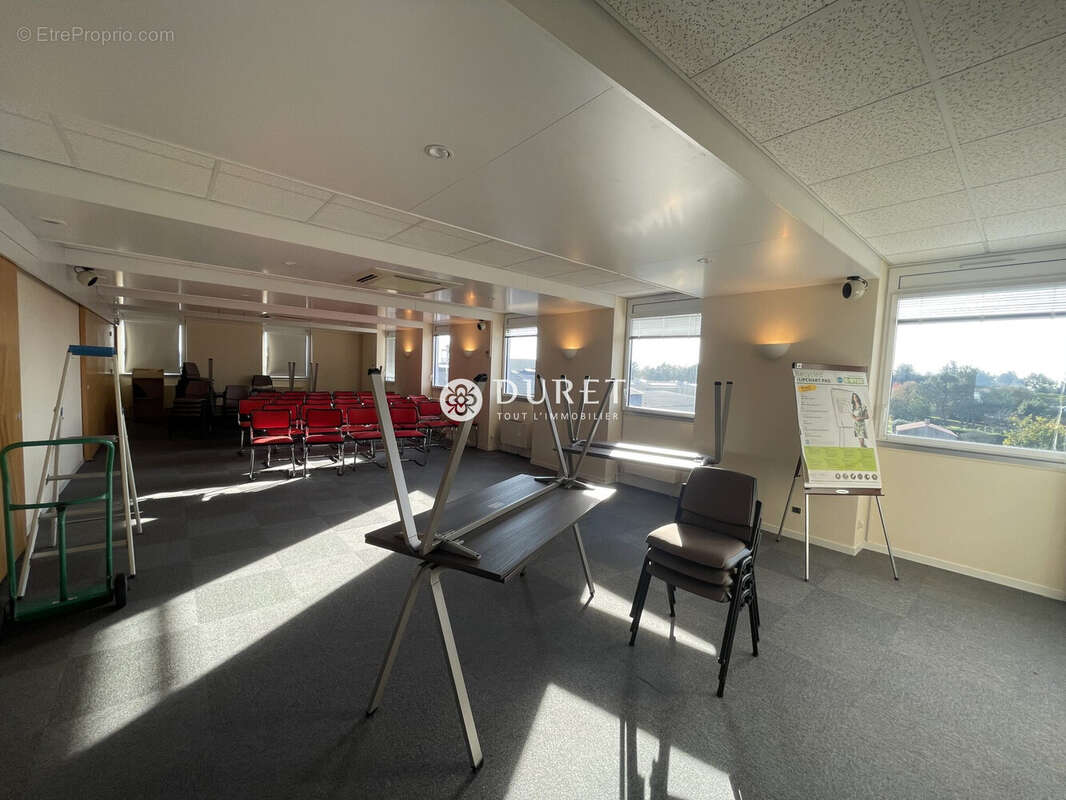 Commerce 958 m² à Mouilleron-Le-Captif  - photo 6