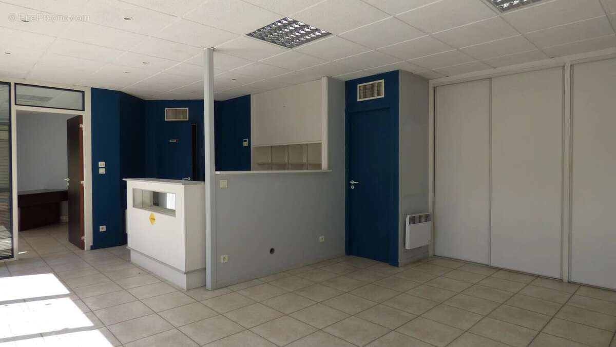 Commerce à FONTAINES-SUR-SAONE