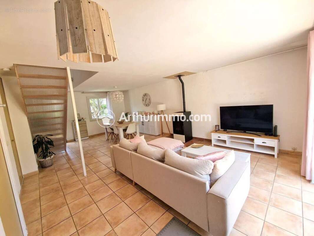 Maison à SAVIGNY-LE-TEMPLE