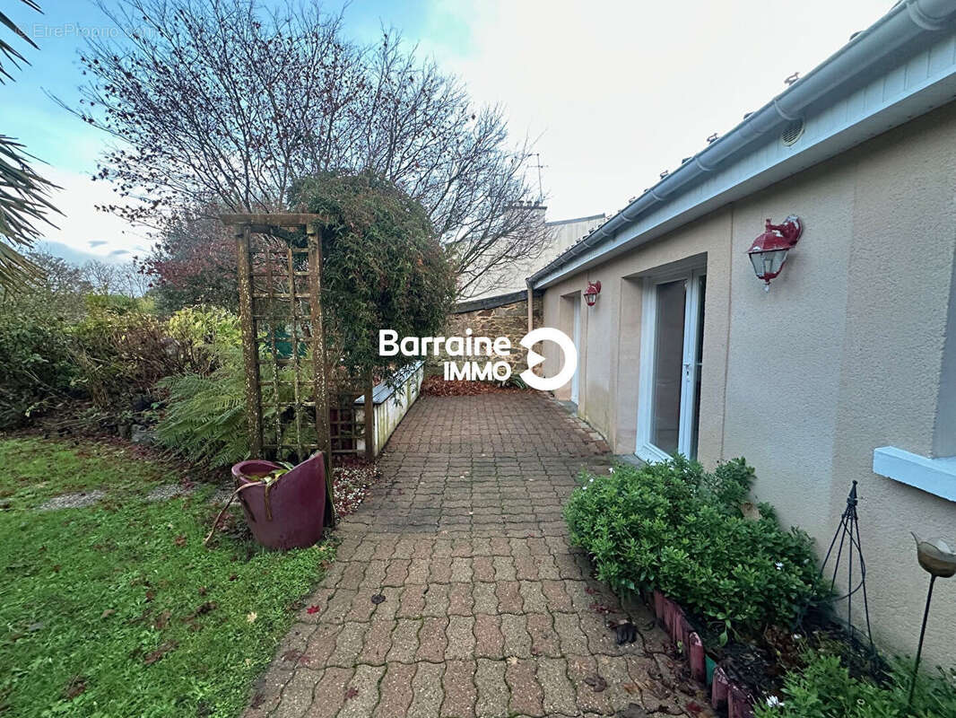 Maison à LE RELECQ-KERHUON