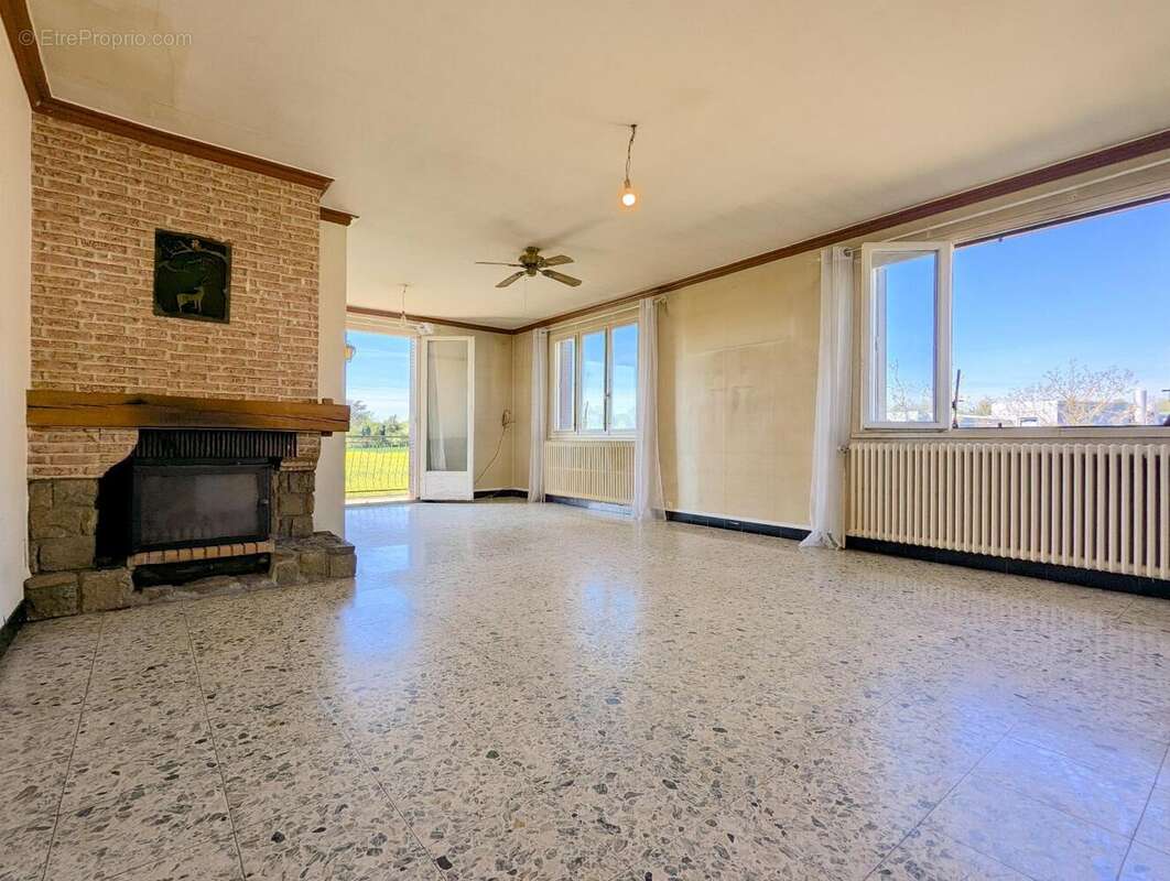   - Maison à CHARVIEU-CHAVAGNEUX