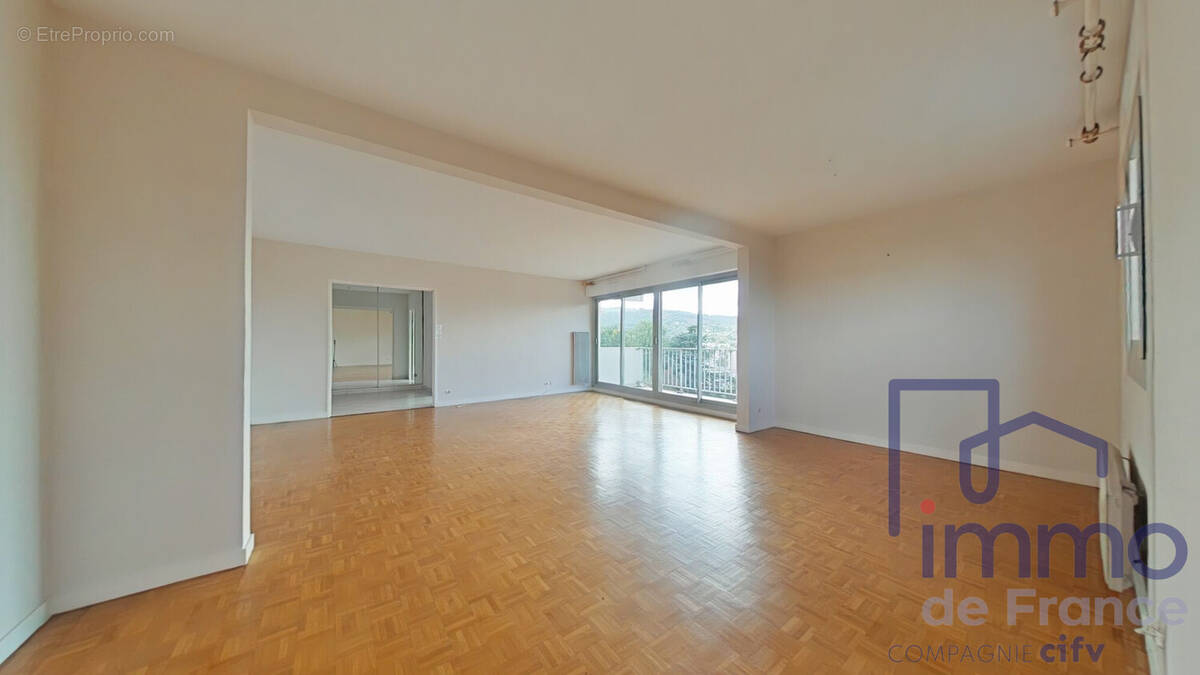 Appartement à SAINT-ETIENNE