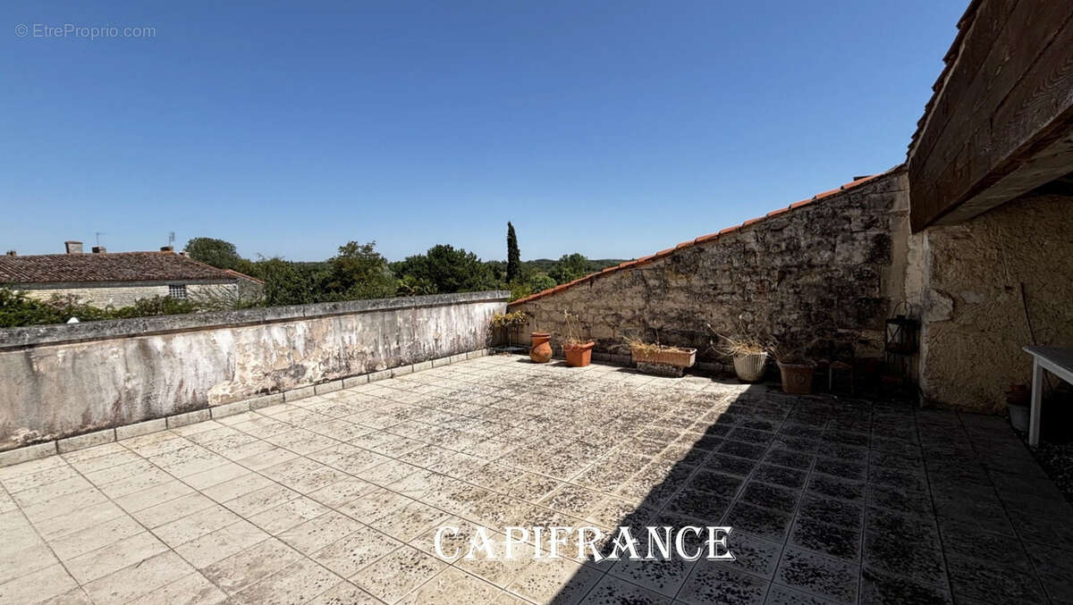 Maison bourgeoise avec charme et cachet - 5 pièces - 135 m² -  PORT D'ENVAUX (17) - 365.800 € - photo 15
