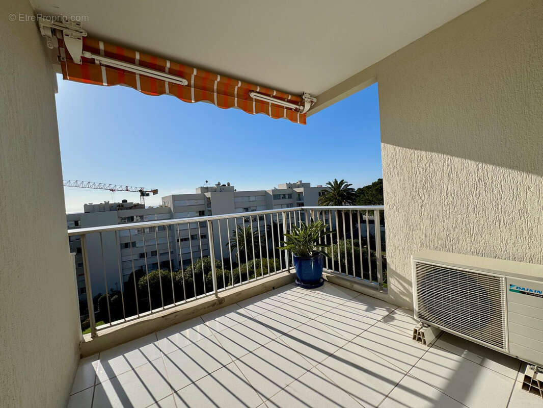 Appartement à VALLAURIS