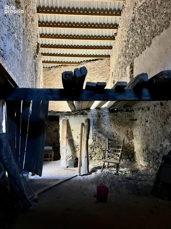 Maison de village avec terrain de plus d'un hectare et dépendance à rénover - photo 25