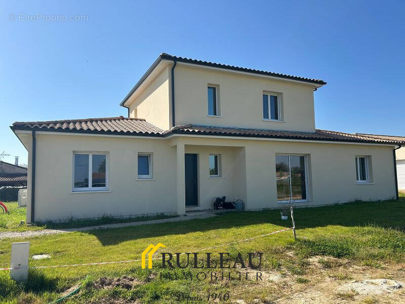 Maison à VILLEGOUGE
