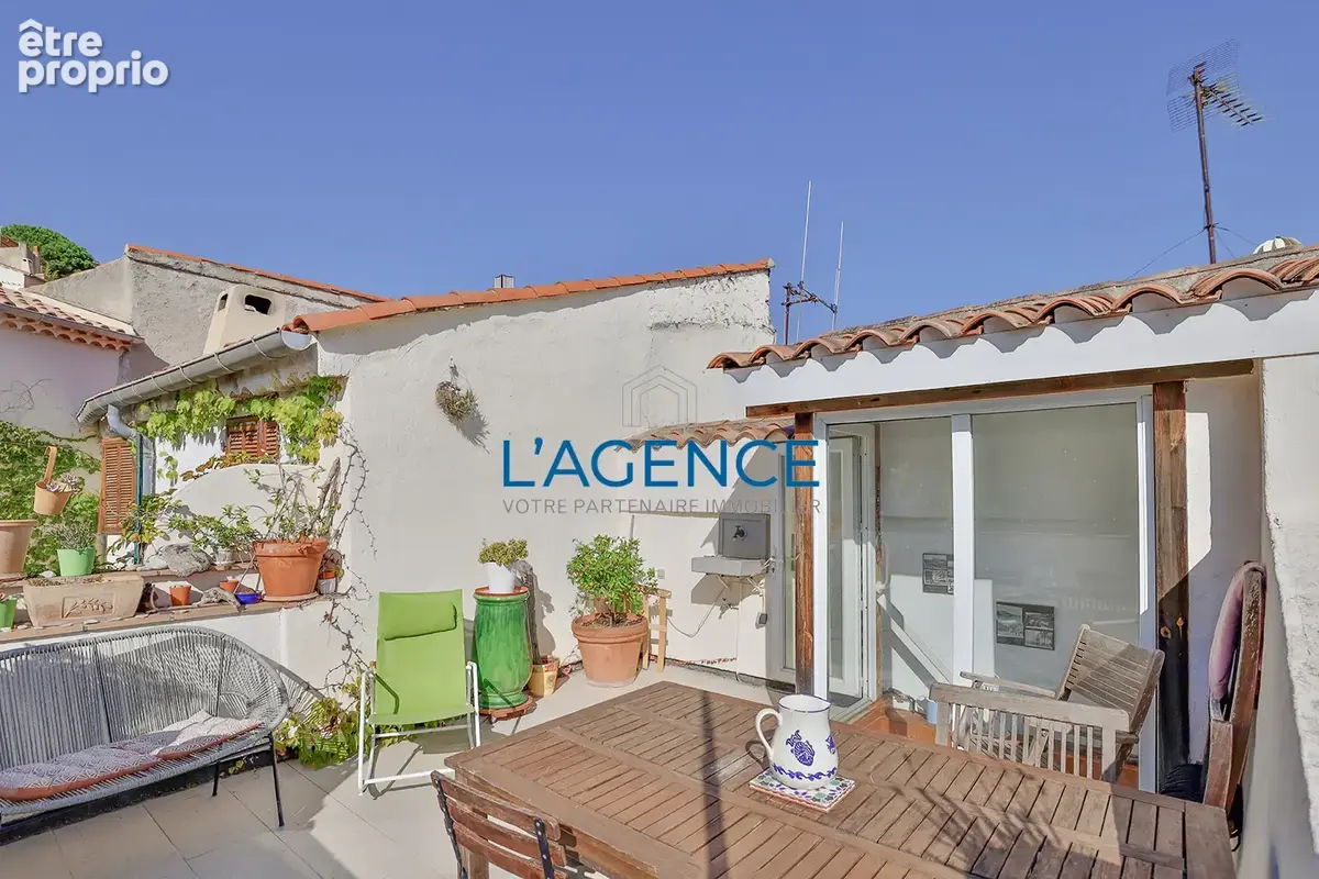 Hyères centre appartement T3 en dernier étage avec tropézienne - photo 3