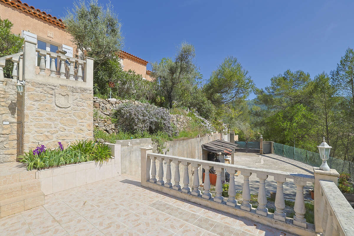 Maison à SOLLIES-TOUCAS