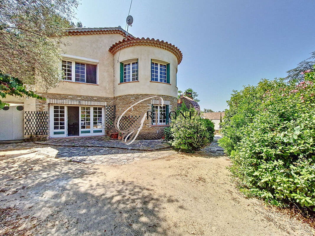 Villa de caractère de 240 m² à Sanary sur mer - photo 10