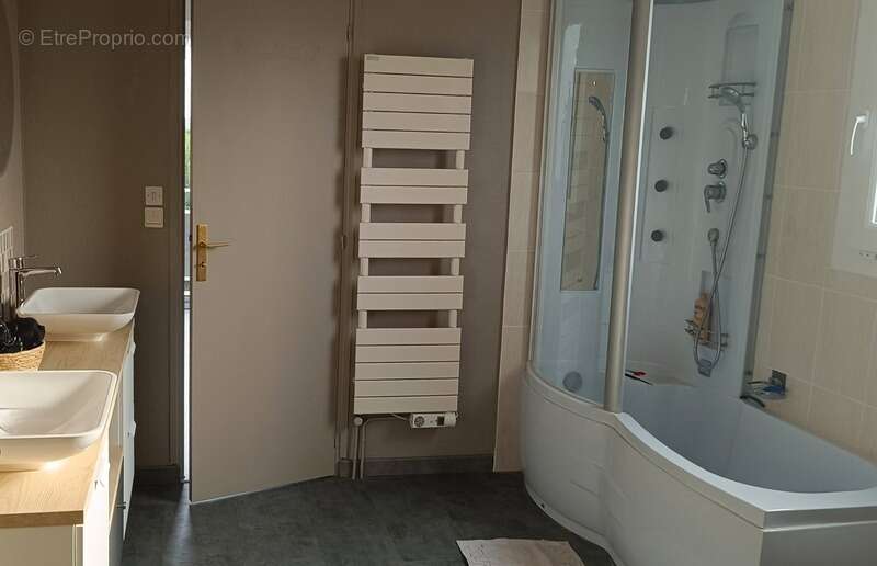 Maison à SAINT-HERBLON