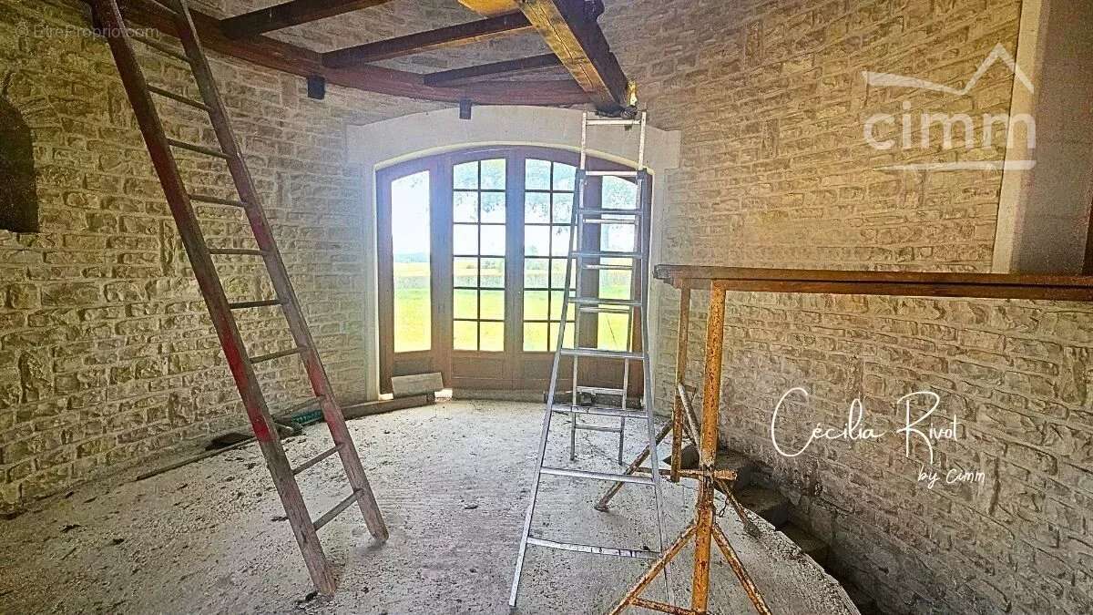 Maison à rénover + 2 hangars +  locatif + terrain constructible - photo 10