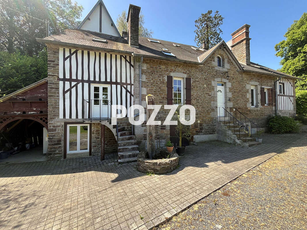 Maison à SAINT-HILAIRE-DU-HARCOUET