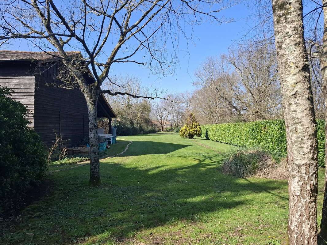 Maison à CLUSSAIS-LA-POMMERAIE
