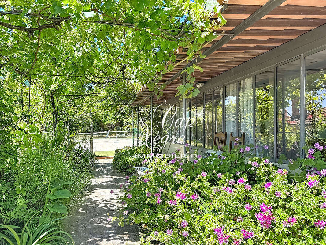 Propriete historique 10 pieces avec magnifique vue mer et jardin luxuriant - photo 5