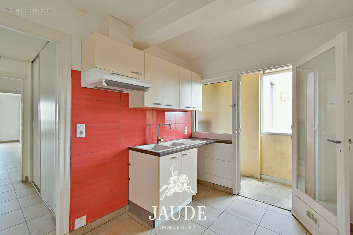 F3 DERNIER ÉTAGE  lumineux de 68 m2 avec GARAGE   94 boulevard Lafayette, Clermont-Ferrand - photo 7