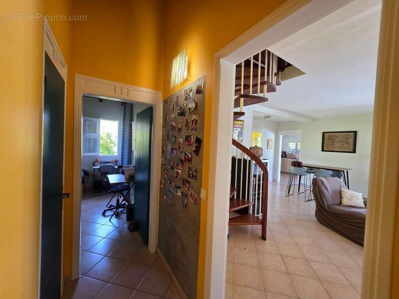 Maison à BAIE-MAHAULT