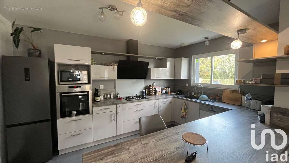 Photo 2 - Maison à ROULLET-SAINT-ESTEPHE