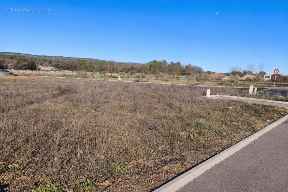Terrain 150 m² à Brignoles  - photo 1