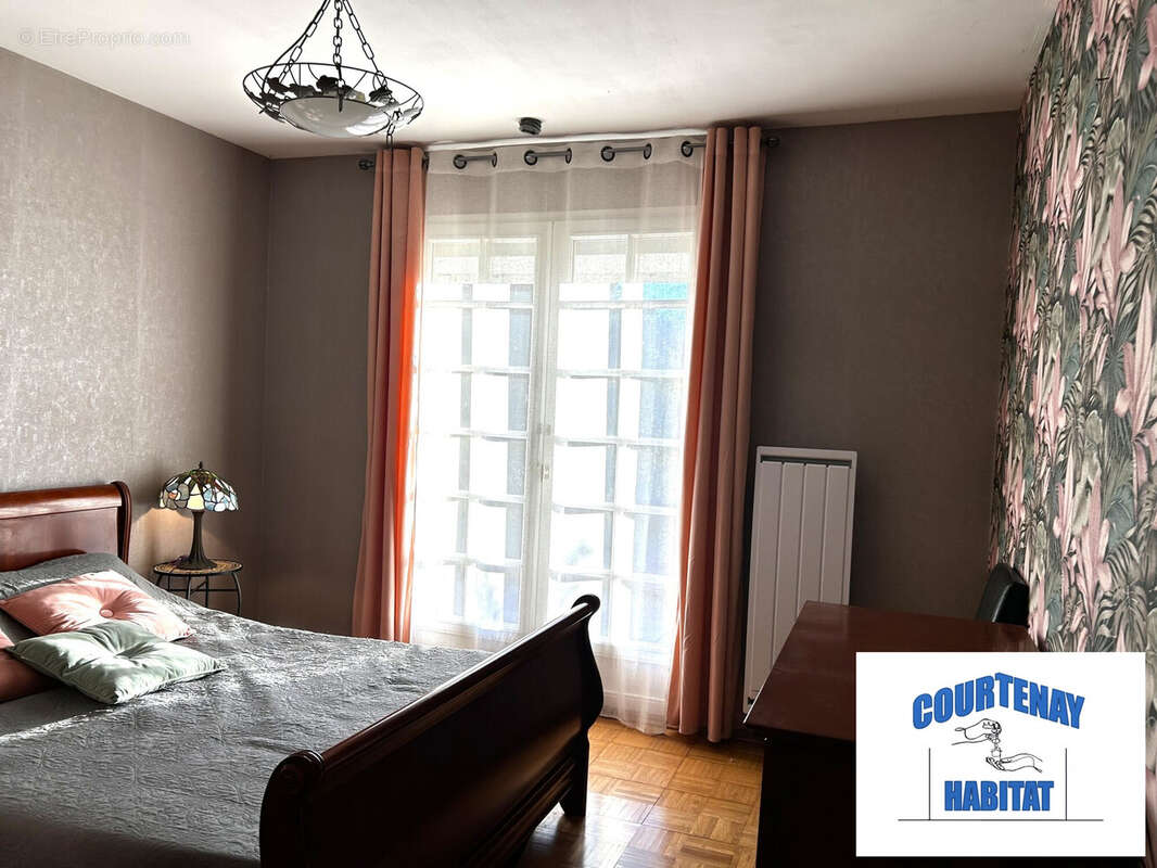 Maison à MONTCORBON