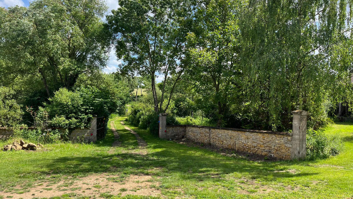 Maison à VICQ-EXEMPLET
