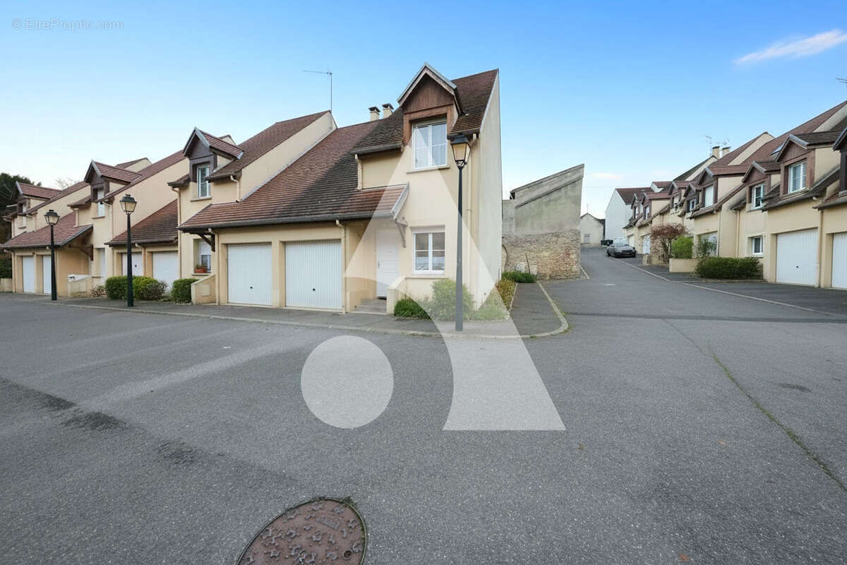 Maison à SAINTRY-SUR-SEINE