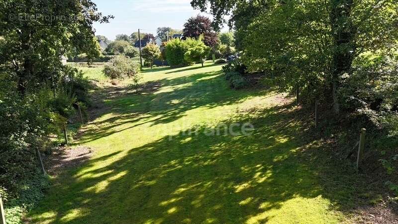 Terrain à CARHAIX-PLOUGUER