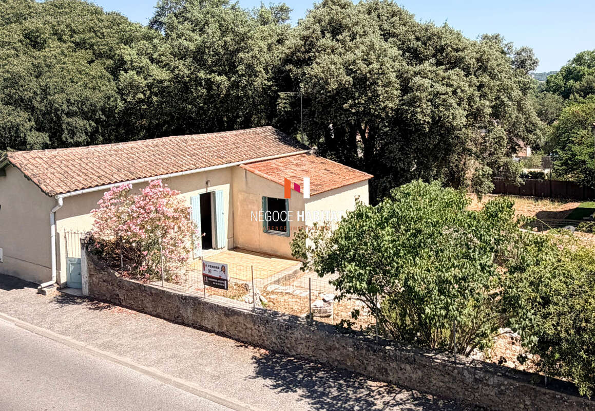 Un bien rare au cœur de Boisseron ! Maison de village à rénover avec terrain - photo 2