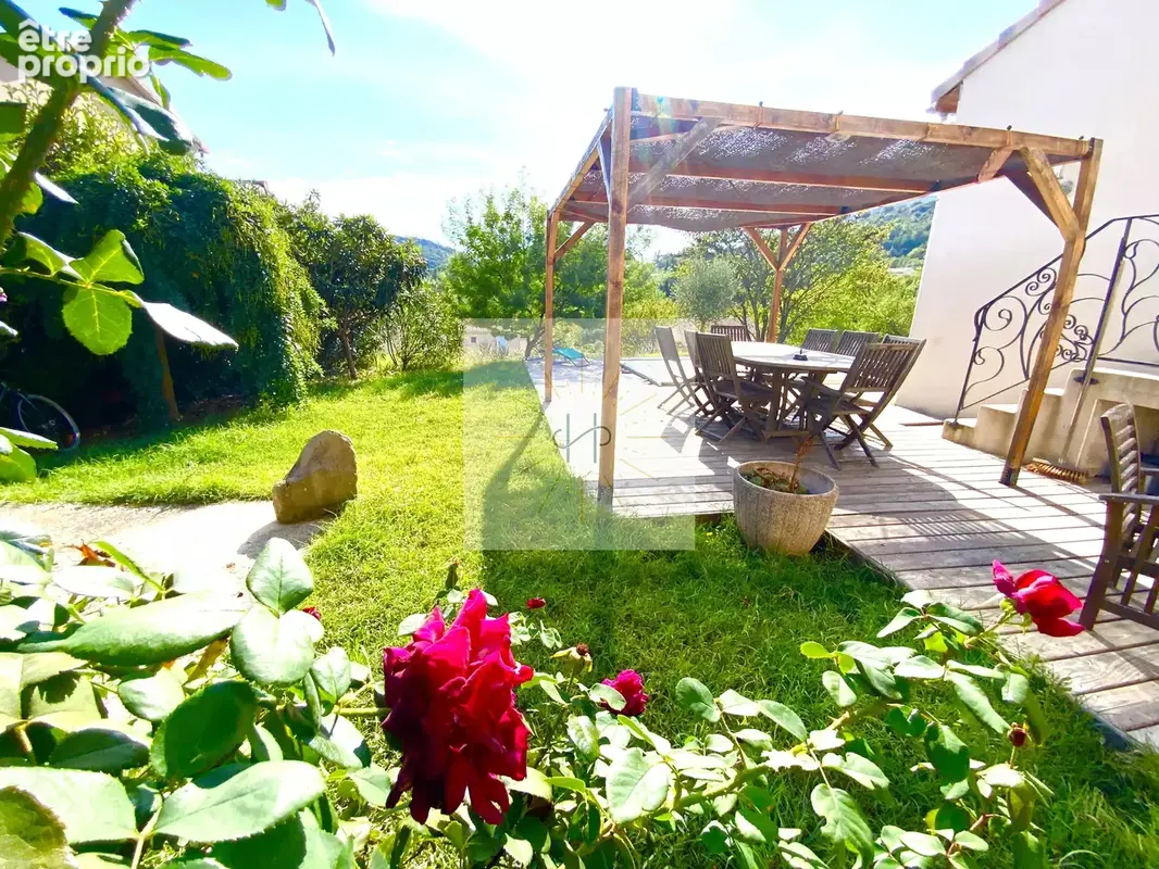 Maison à ROCHEMAURE