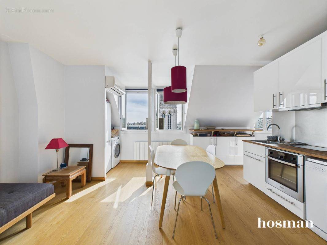 Appartement à PARIS-8E