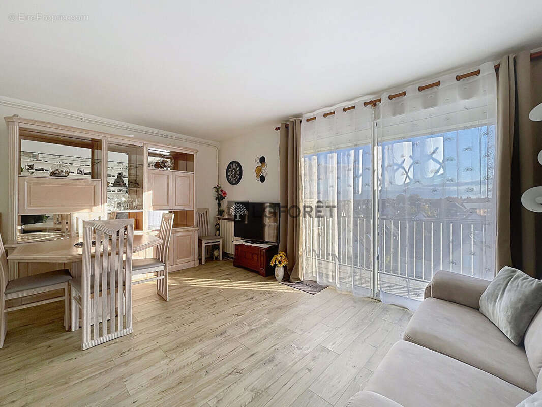 Appartement à SAINT-ETIENNE-DU-ROUVRAY