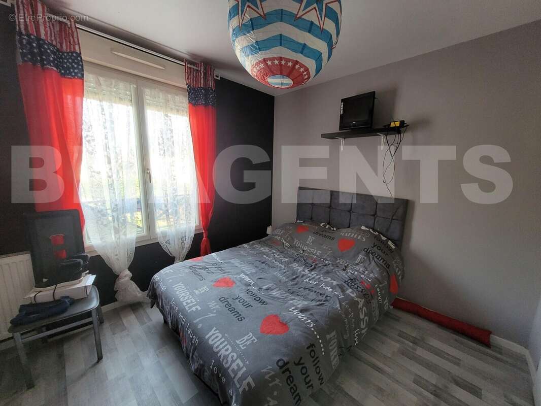 8 - Maison à MORMANT