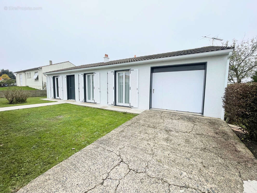 Maison à SAINT-MACAIRE-EN-MAUGES