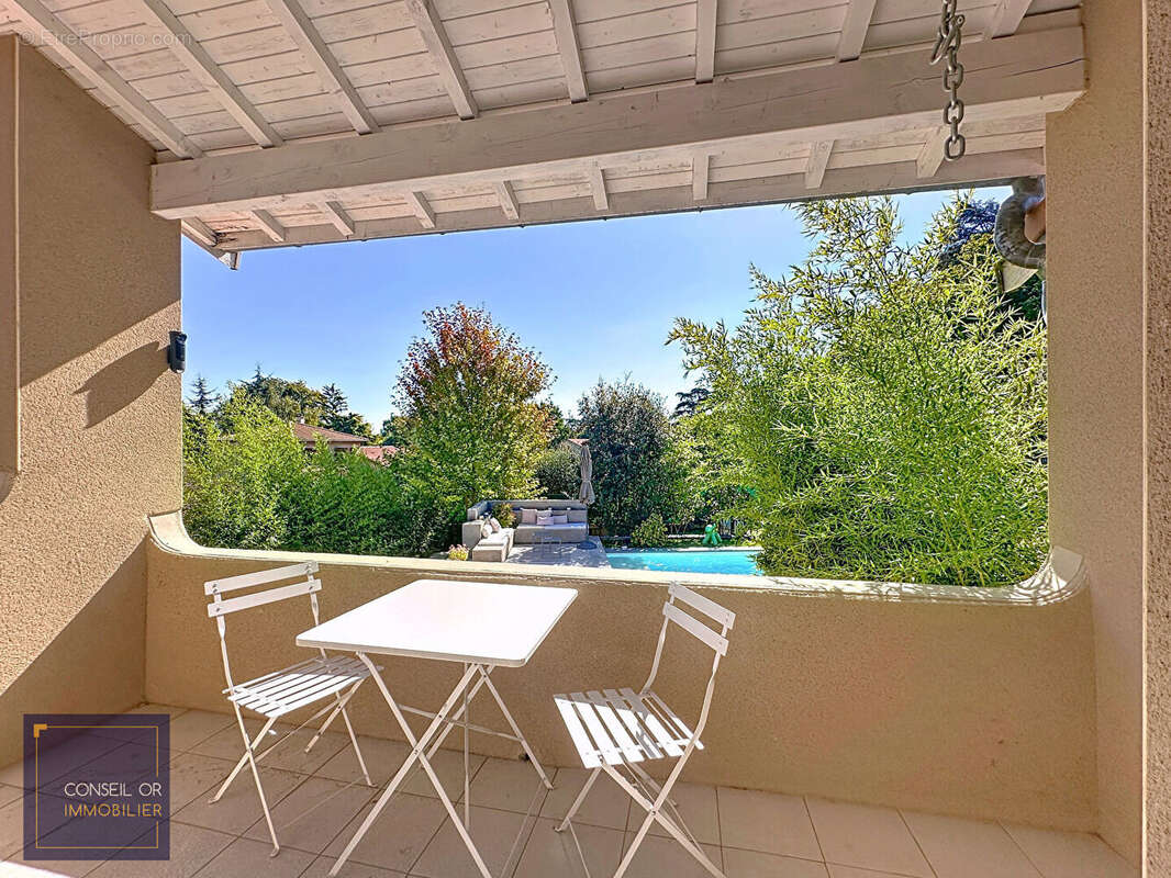 Maison à SAINT-GENIS-LAVAL