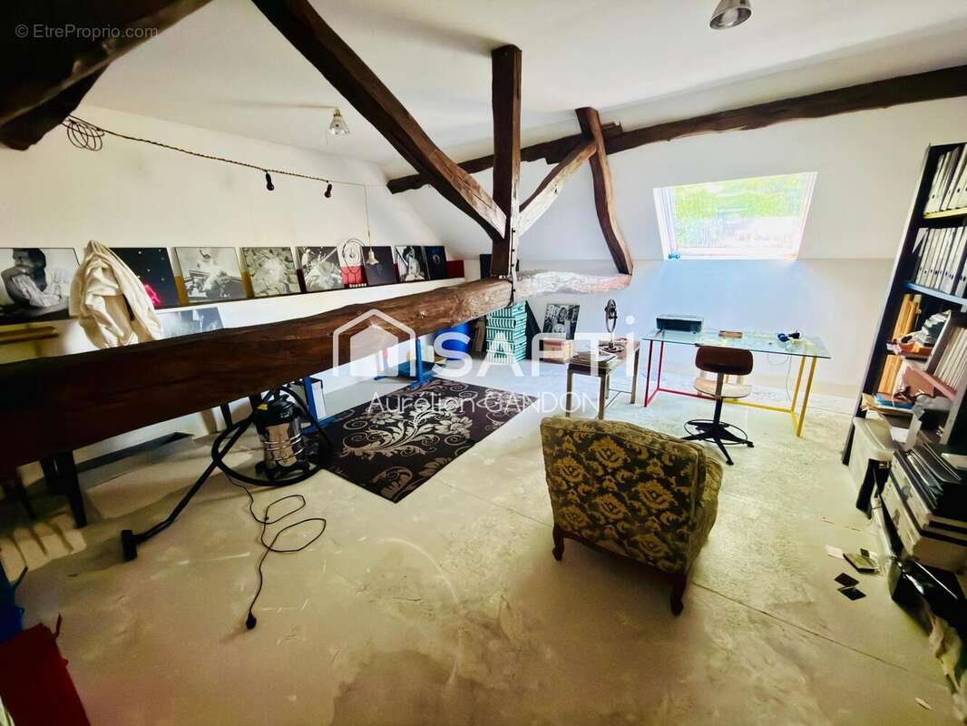 Maison 222 m² à Les Bordes  - photo 8