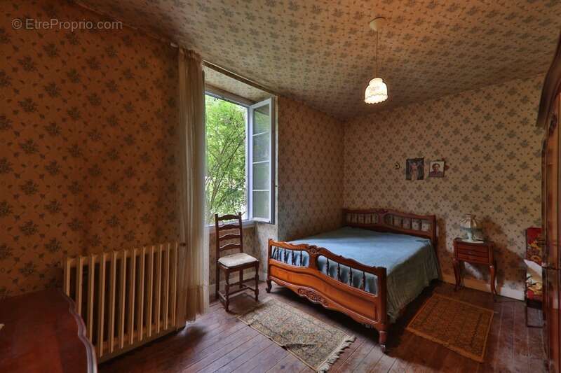 Maison à MONTIGNAC-CHARENTE