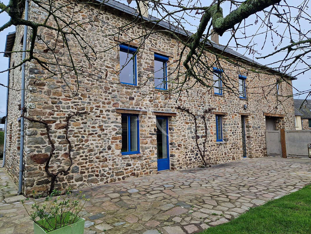 Maison à SAINT-GERMAIN-LE-FOUILLOUX