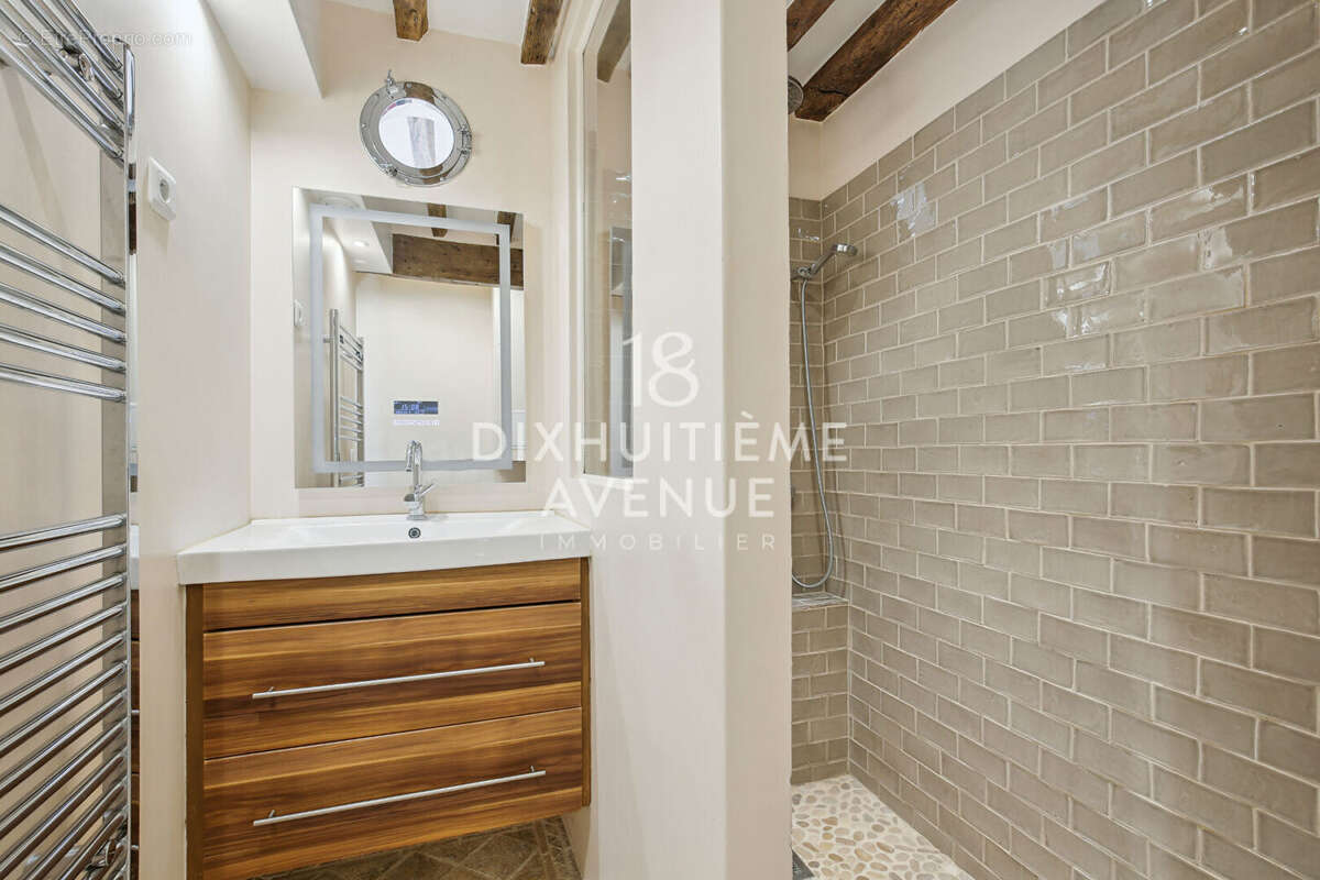 Appartement à PARIS-18E