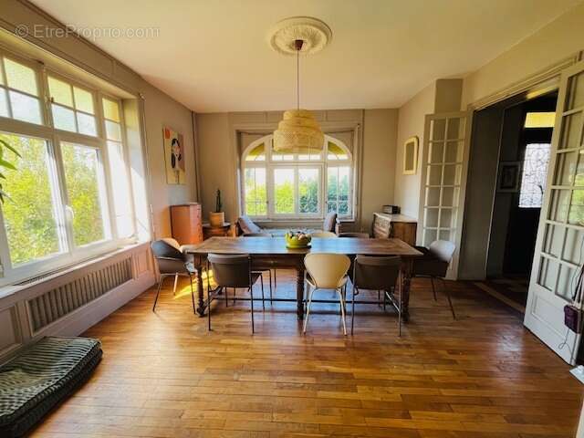 Maison à COURS-LA-VILLE