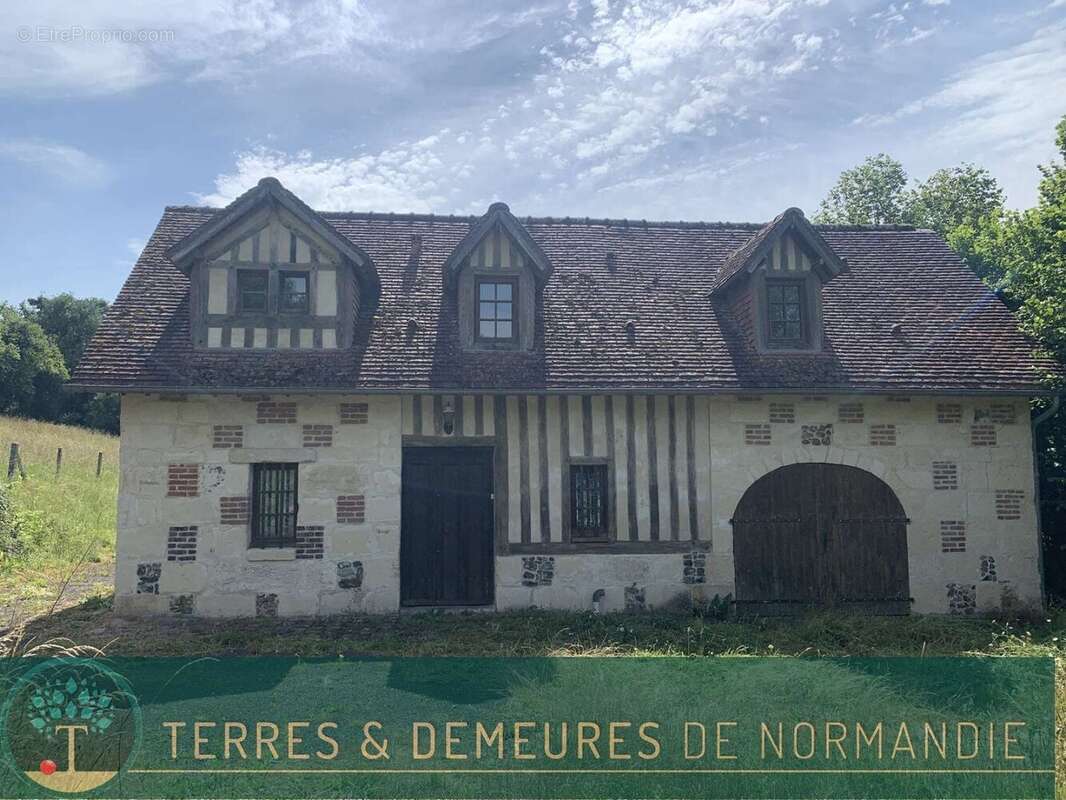 En NORMANDIE, entre LISIEUX et ORBEC, maison de caractère en colombage nichée dans une vallée - photo 2