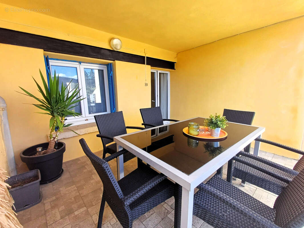 Appartement T4, vue, terrasse et parking (Chataignier), résidence fermée avec piscine et terrain de pétanque - photo 2